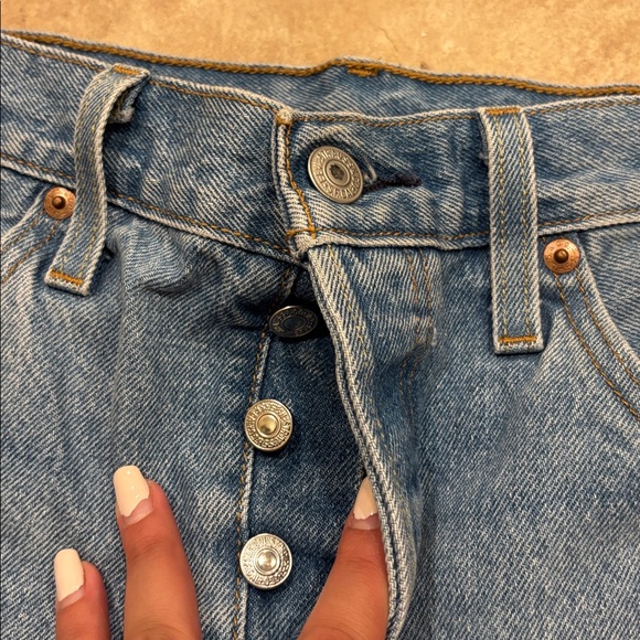 Levi’s Light Wash Frayed Hem Denim High Waisted Shorts - Picture 2 of 4